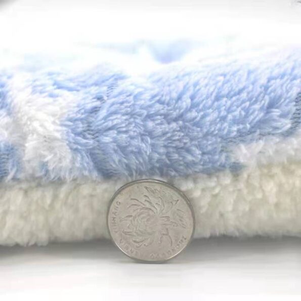 Dog-Bed-cama-perro-Pet-Blanket-Soft-Thickened-Fleece-Pad-Bed-Mat-For-Puppy-Dog-Cat-2.jpg